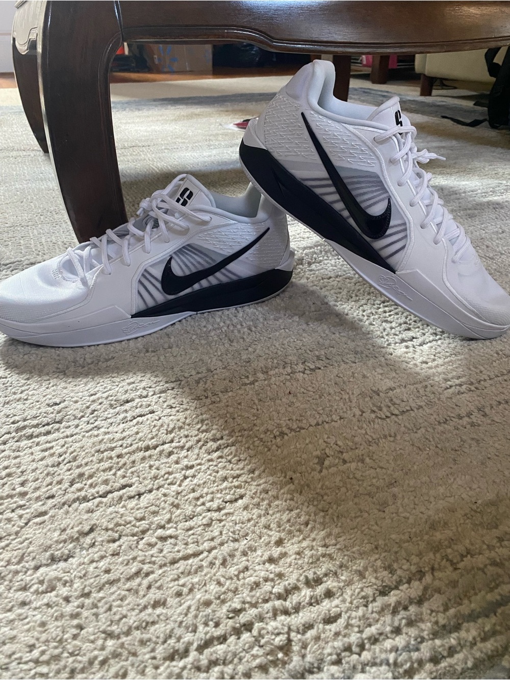 Nike Men's White and Black Low-Top Sneakers
